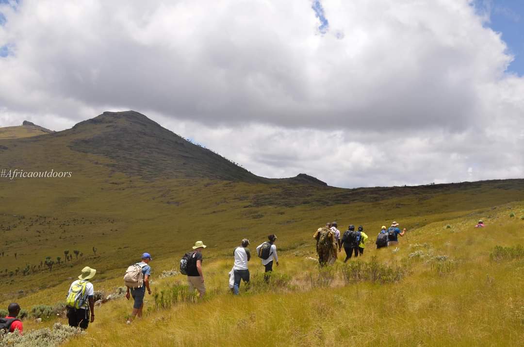 Mount Satima & Dragon's Teeth Day Hike