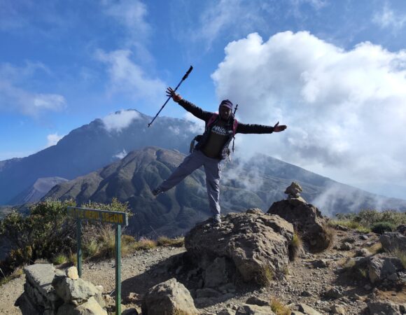 MOUNT MERU GROUP JOINING TREK(4 DAYS) – TANZANIA